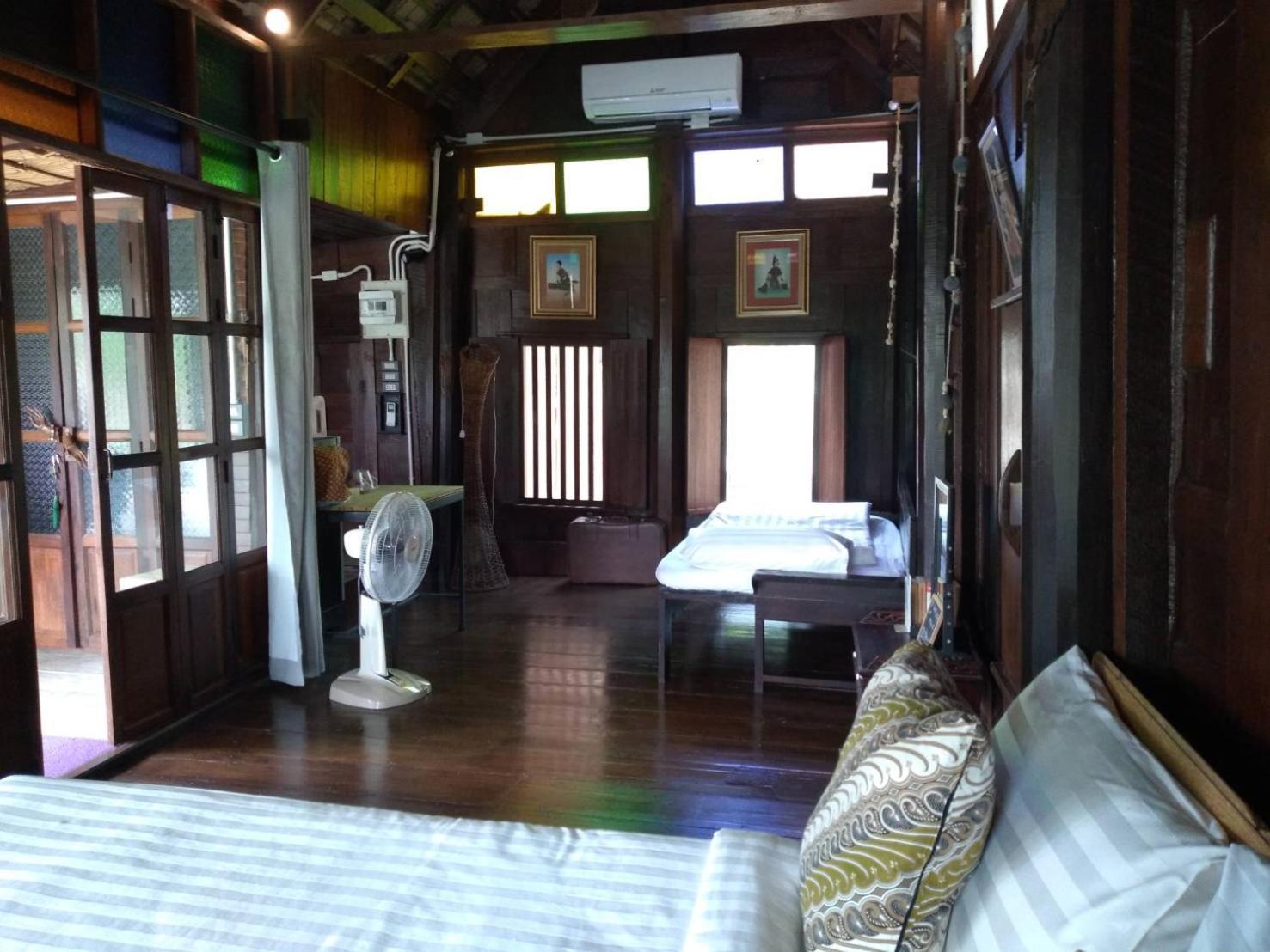 Rustic​ Charm​ Suphan​ Ban Tha Pong Room photo